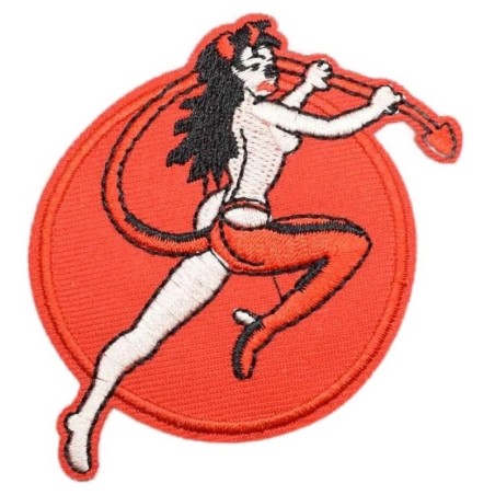 Teufelin-Aufnäher mit großem Schwanz in einem roten Kreis 8x7cm, aufbügelbar
