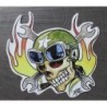 Sticker Kran mit khakigrünem Helm, Schraubenschlüssel und Flammen, 13,5x12 cm, Aufkleber vom Künstler pizz