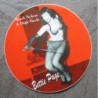 Sticker Bettie Page Rond Rouge Autocollant Sexy Pin-Up
