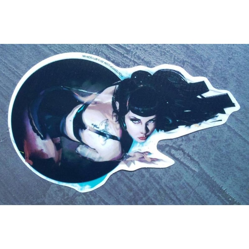 Aufkleber Pin Up Brünette Sexy Tätowiert, Die Aus Dem Aufkleber Kommt
