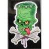 Kleiner grüner Monster-Frankenstein-Aufkleber mit gekreuzten Knochen, transparenter Aufkleber

