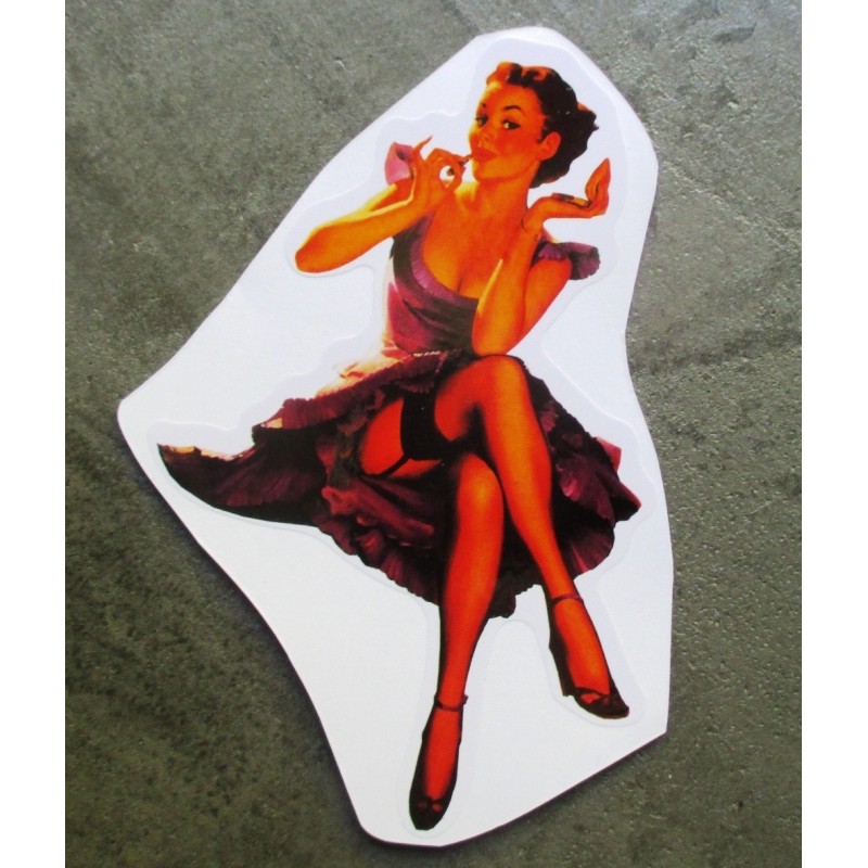 Mini sticker pin-up assise montrant ses bas - autocollant
