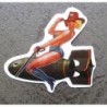 Mini sticker pin-up cow-girl assise bombe autocollant rétro
