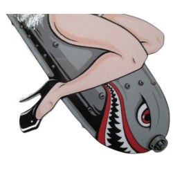 Sticker Pin Up Rousse Sexy Bombe Tournée Vers la Droite 15x12.5 cm Autocollant Déco Garage