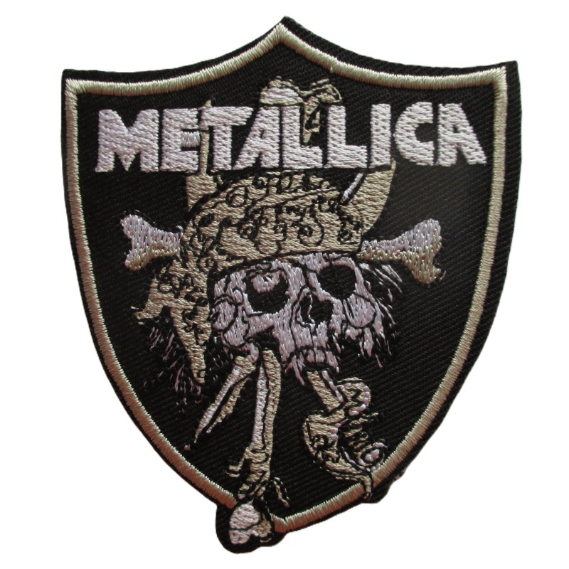 patch metallica blason avec un pirate 8.5 7.5 cm ecuson thermocollant