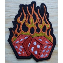 patch dé rouge à flammes orange sur fond noir - écusson rockabilly
