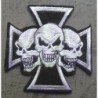 Grand patch croix de Malte noire et trois crânes blancs 19,5 cm écusson dos veste blouson
